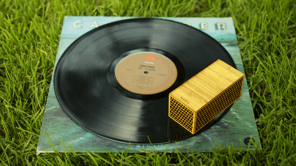 IS THIS THE WORLD’S MOST PORTABLE RECORD PLAYER?